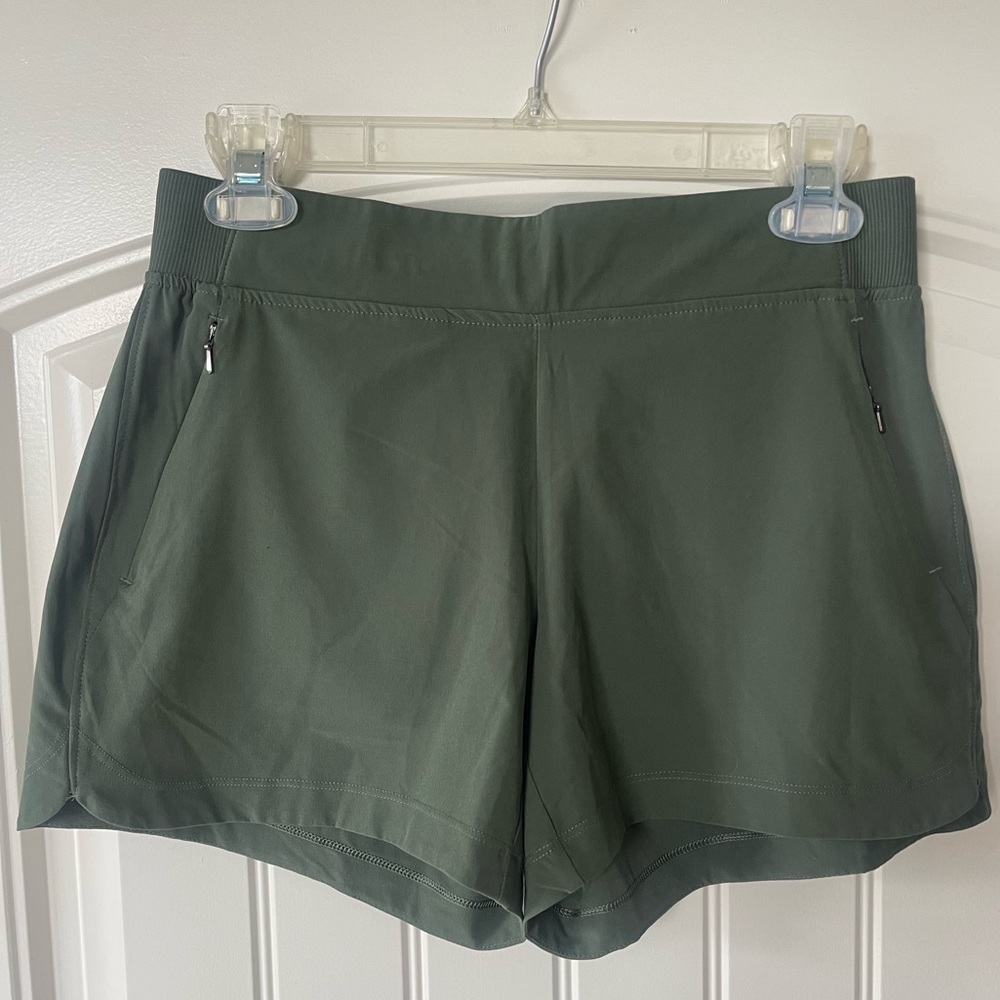 NWOT Calia by Carrie Underwood pull-on shorts size S